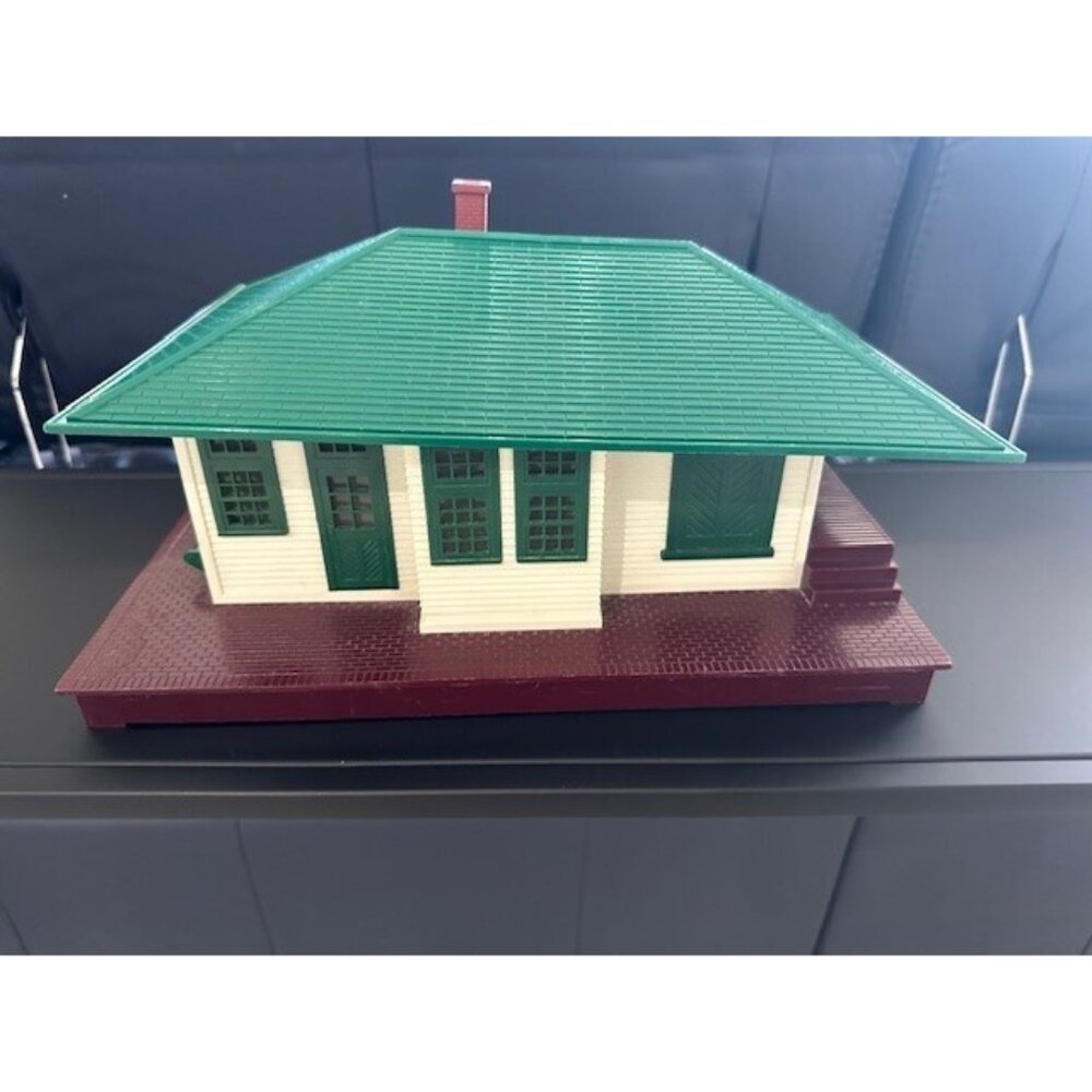 Lionel O Scale Gauge Postwar #132 Illuminated Station Lionelville Cracked Roof